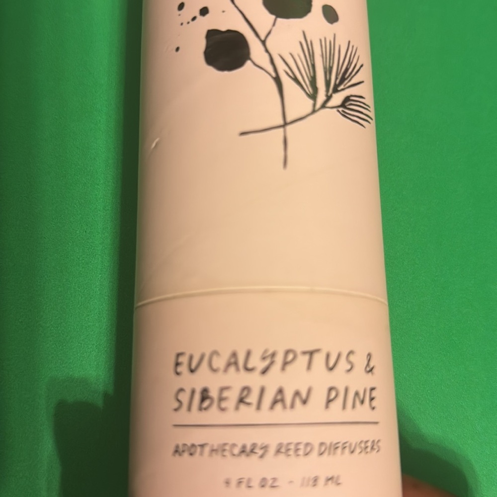 Apothecary Reed Diffuser Eucalyptus & Siberian Pine
Free People
4 fl oz / 118 mL - Picture 6 of 7